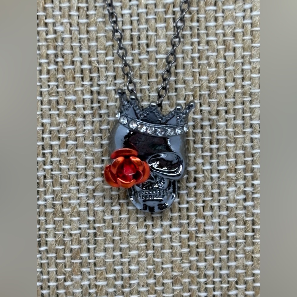 Black Skull Necklace with Red Rose Accent – Gothic Punk Statement Pendant - Picture 4 of 6
